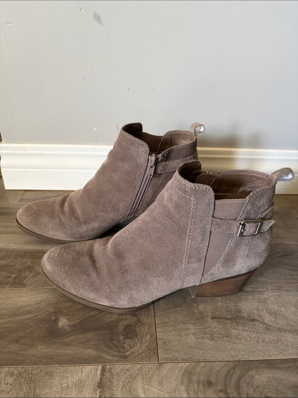 Crown Vintage Taupe Suede Leather Ankle Booties size 7